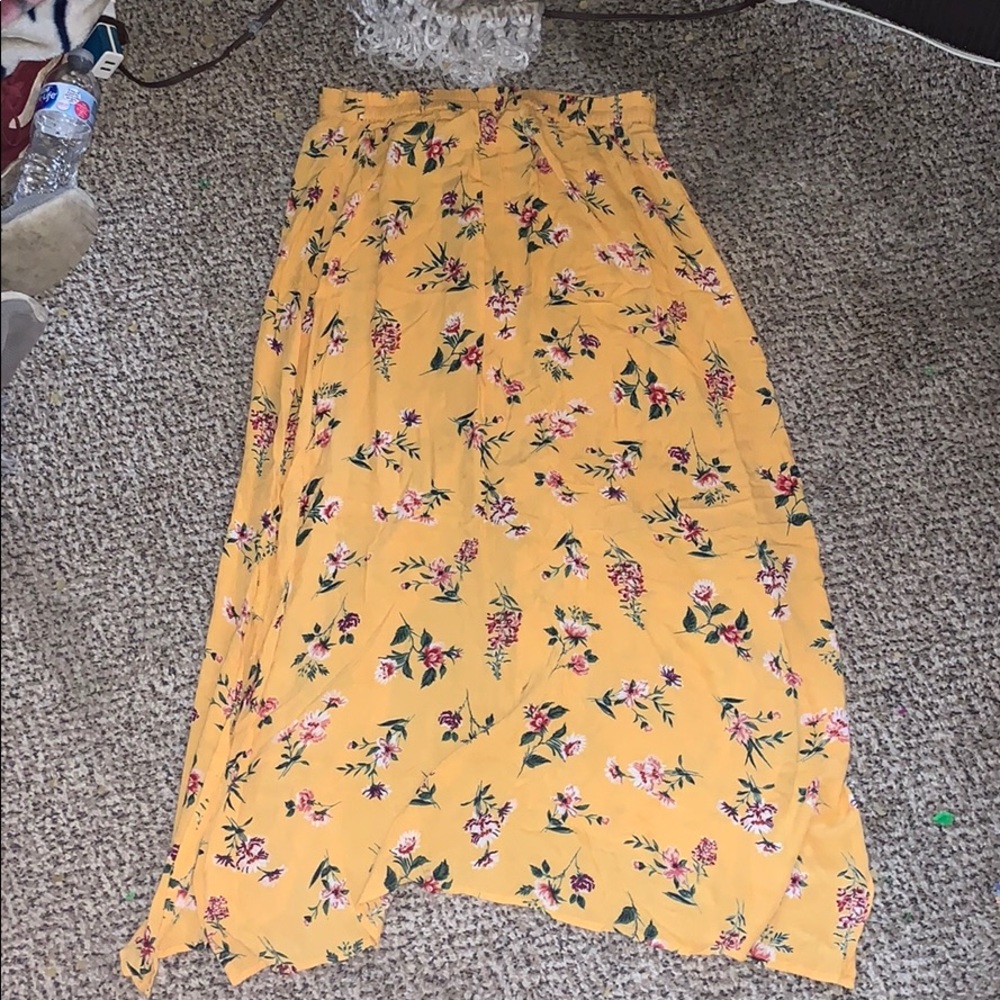 yellow skirt